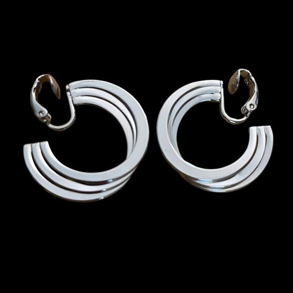 Vintage 1980 Avon Crescents III Clip Earrings Silver Tone with Box NEW - Picture 3 of 6